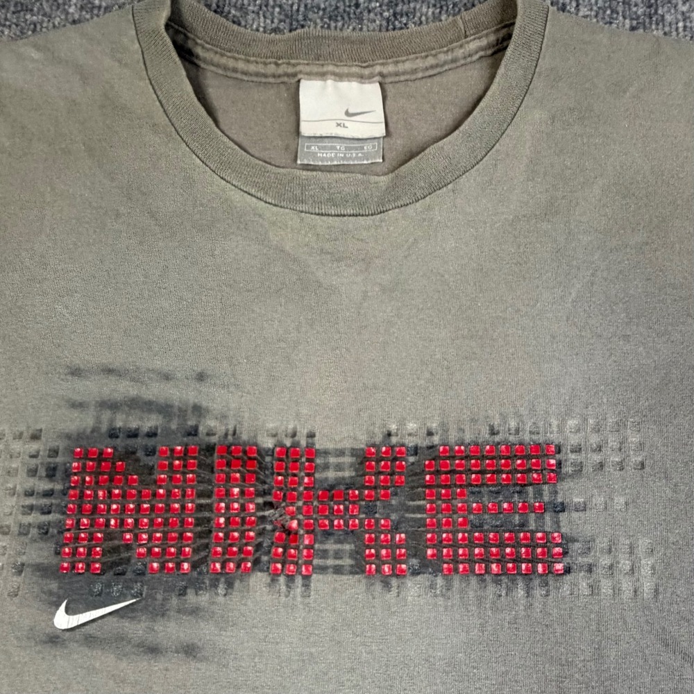 Vintage Y2K Nike T-Shirt Mens XL Grey Made in USA Red Block Textured Swoosh